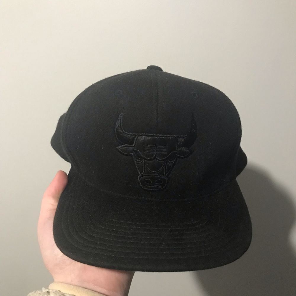 Bulls Snapback Blacked Out Leather Hat